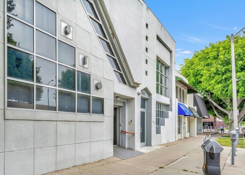 810 S Robertson Blvd, Los Angeles, CA à vendre - Photo de l’immeuble – Image 2 sur 5