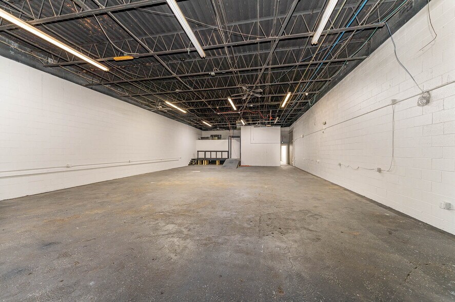 2125-2143 N Church St, Burlington, NC à louer - Photo intérieure – Image 3 sur 4