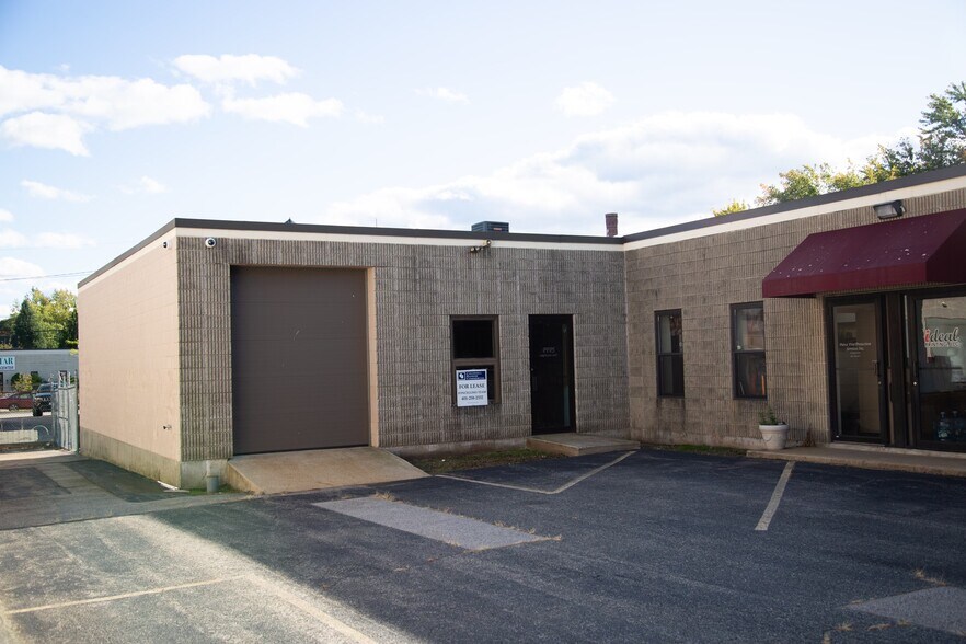 24 Greco Ln, Warwick, RI à vendre - Photo principale – Image 1 sur 3