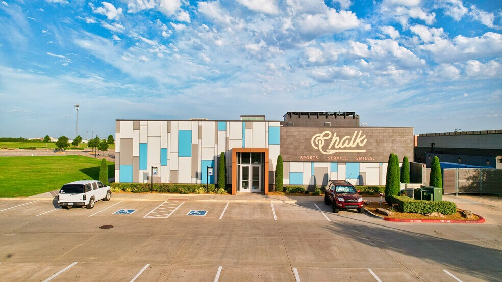 1324 W Memorial Rd, Oklahoma City, OK à louer - Photo de l’immeuble – Image 3 sur 7