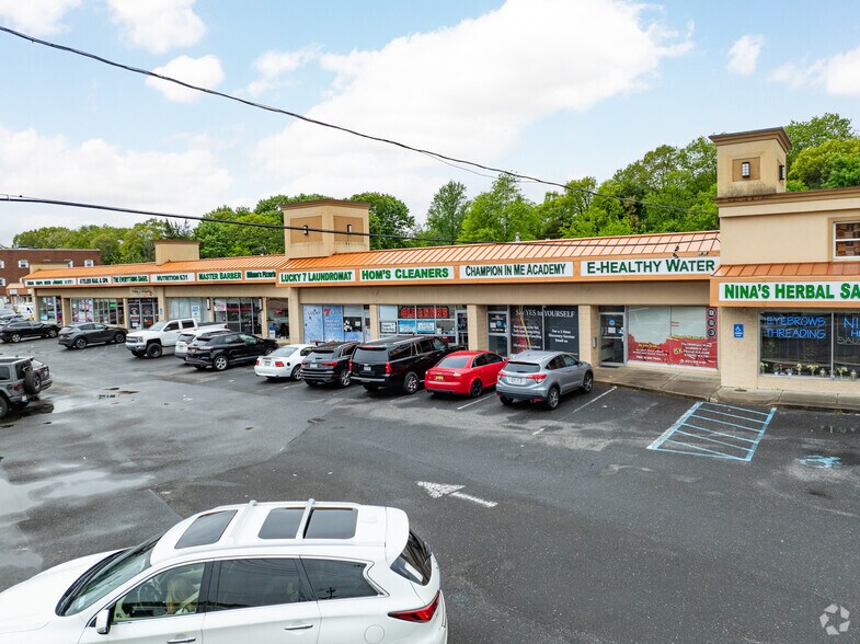 193-225 Commack Rd, Commack, NY à vendre - Photo de l’immeuble – Image 2 sur 6