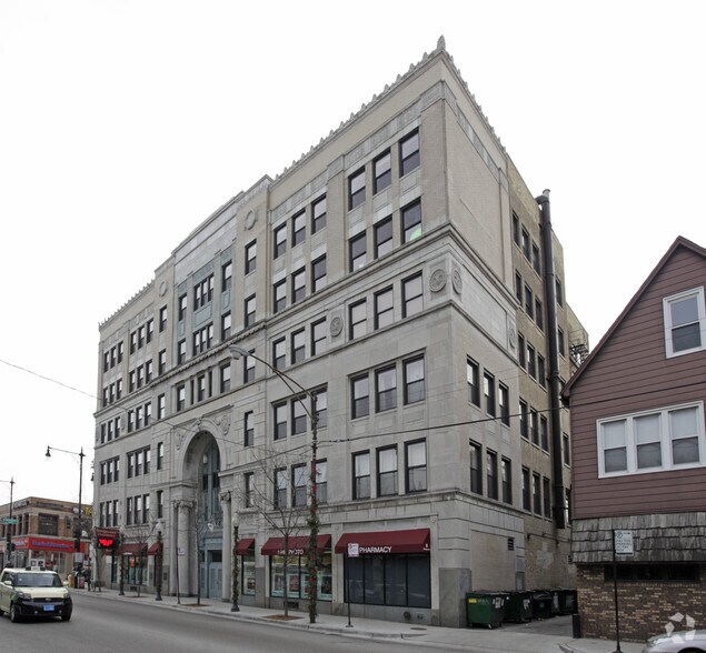 1001 W Belmont Ave, Chicago, IL à louer - Photo de l’immeuble – Image 2 sur 2