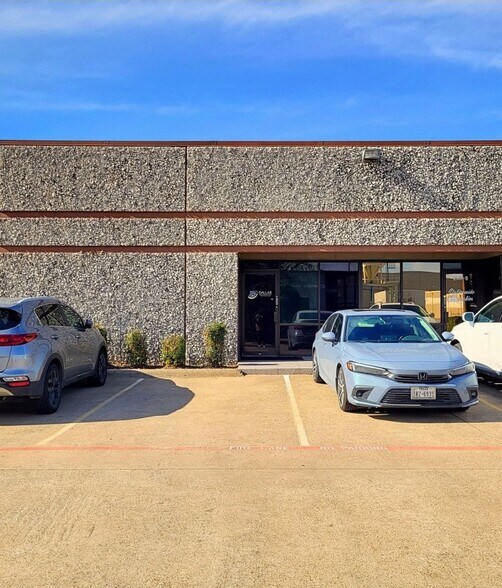 2301 Executive Dr, Garland, TX à louer - Photo de l’immeuble – Image 2 sur 12