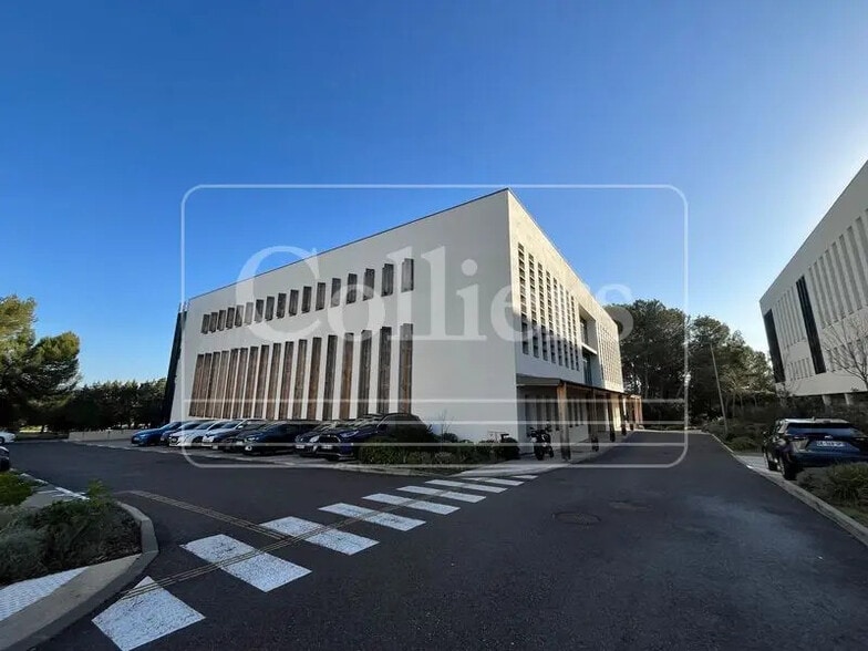 1165 Avenue Jean-René Guillibert Gautier De La Lauzière, Aix-en-Provence à louer - Photo de l’immeuble – Image 2 sur 16