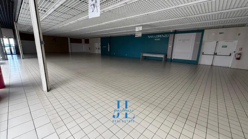 Local commercial dans La Réole à louer - Photo intérieure – Image 2 sur 3