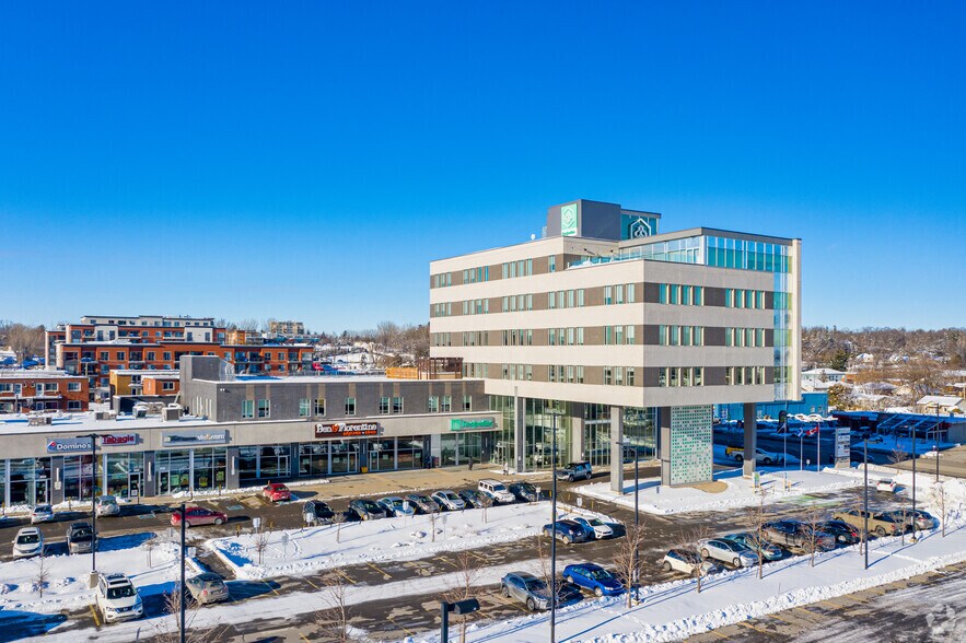 201-217 Boul du Curé-Labelle, Ste-Thérèse, QC à louer - Photo de l’immeuble – Image 3 sur 11