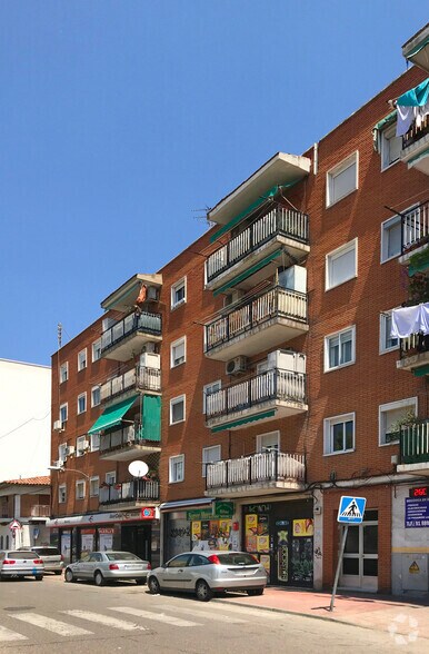 Avenida Reyes Magos, Alcalá de Henares, Madrid à louer - Photo de l’immeuble – Image 2 sur 2