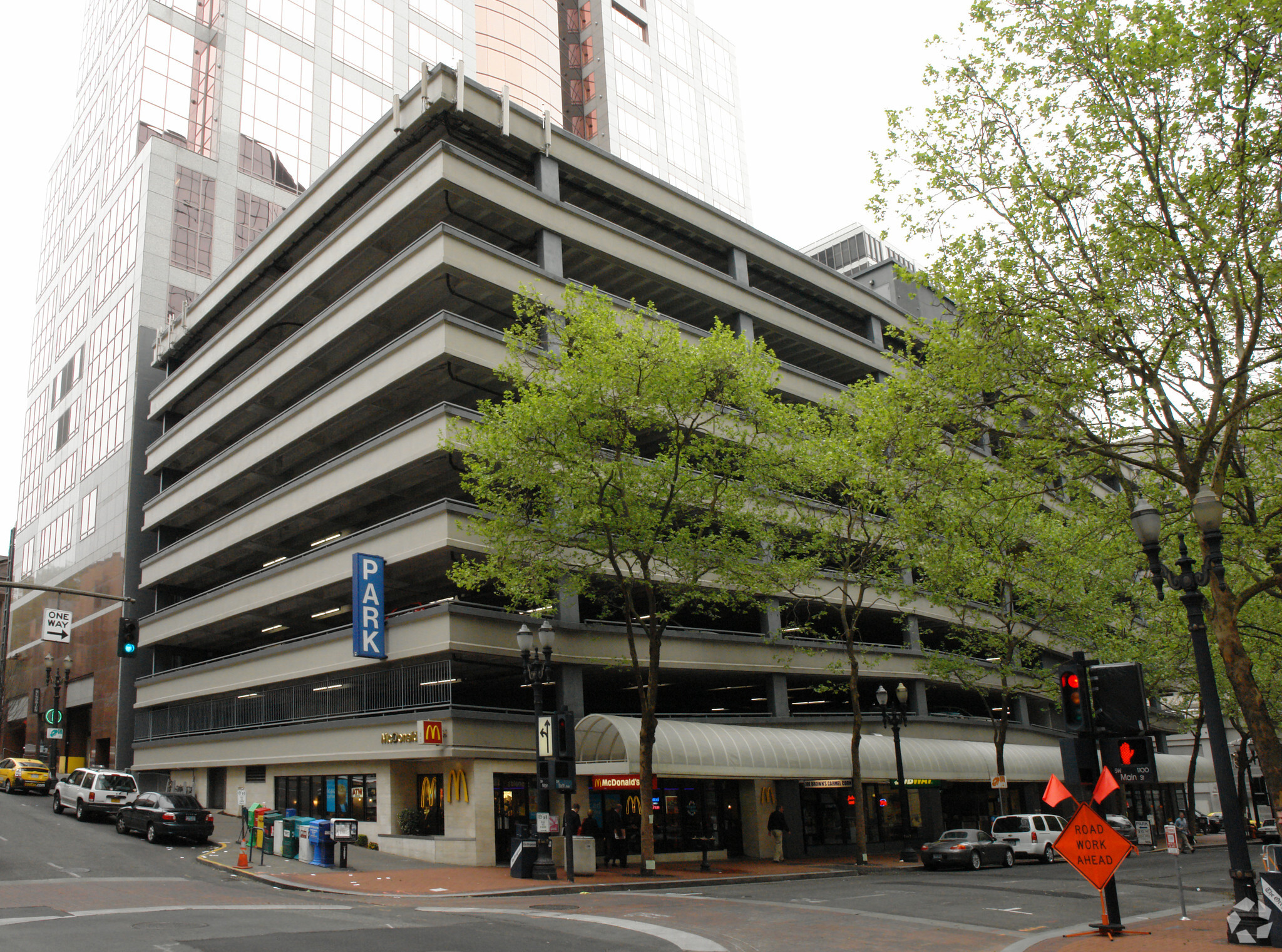 1009-1035 SW Sixth Ave, Portland, OR à louer Photo principale– Image 1 sur 7