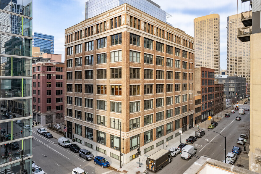 600 W Jackson Blvd, Chicago, IL à louer - Photo de l’immeuble – Image 1 sur 6