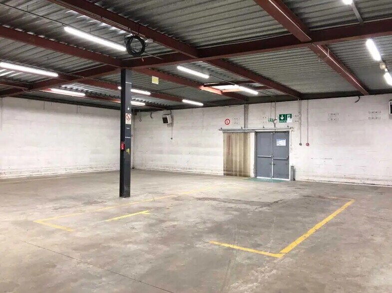 Local d’activités dans Vélizy-Villacoublay à louer - Photo de l’immeuble – Image 1 sur 6