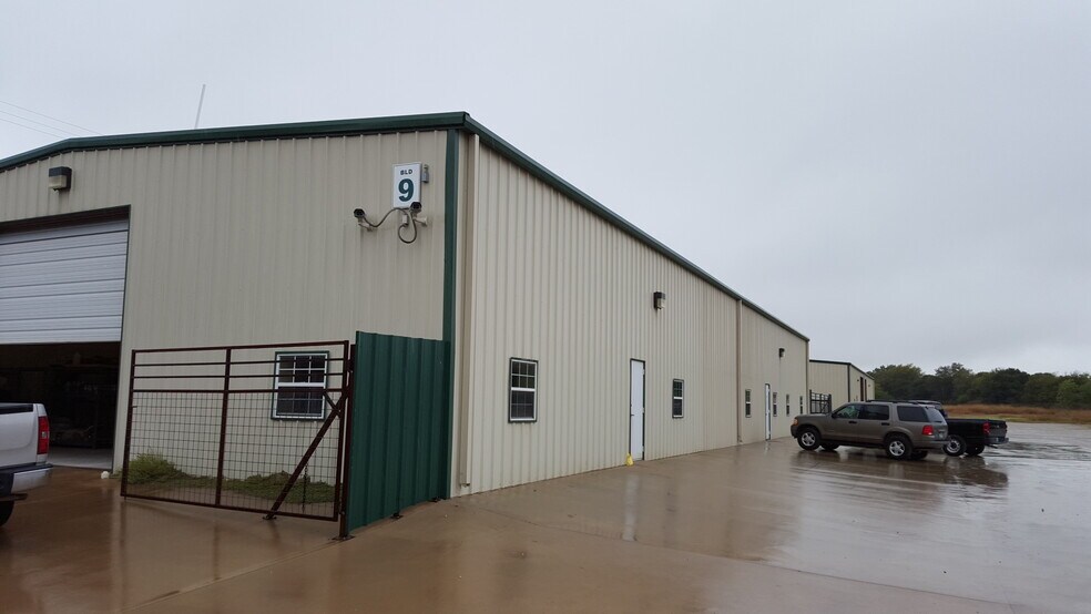 2141 Collins Rd, Denton, TX à louer - Photo de l’immeuble – Image 2 sur 3