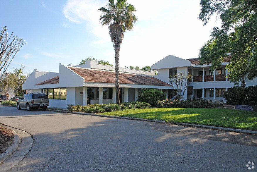 1750 W Broadway, Oviedo, FL à louer - Photo de l’immeuble – Image 1 sur 4