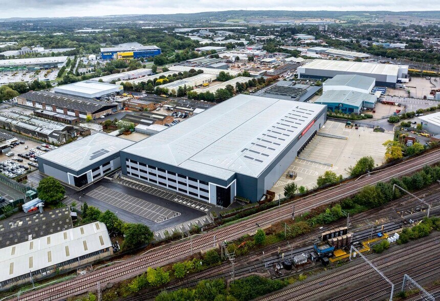 M140 Third Av, Milton Keynes à vendre - Photo de l’immeuble – Image 2 sur 7