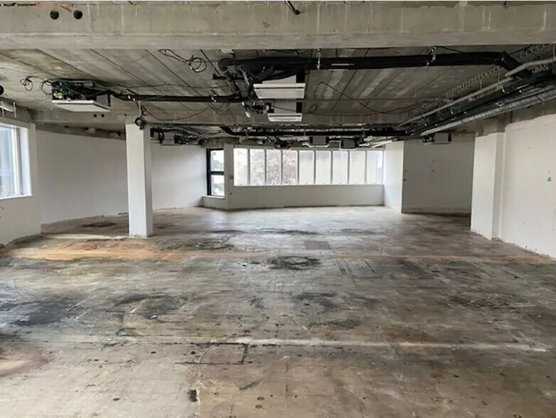 Bureau dans Issy-les-Moulineaux à vendre - Photo de l’immeuble – Image 3 sur 9