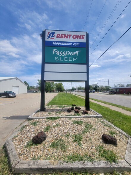 910 Woodlawn Rd, Lincoln, IL à louer - Photo de l’immeuble – Image 3 sur 5