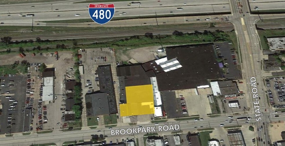 3800-3900 Brookpark Rd, Cleveland, OH à louer - Photo de l’immeuble – Image 3 sur 3