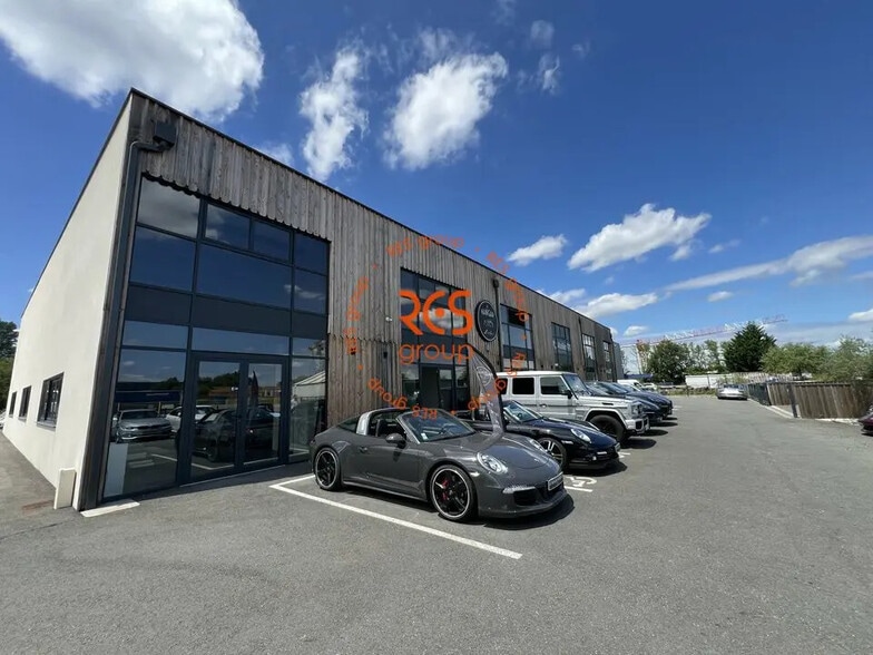 Local d'activités dans SAINT-JEAN-D'ILLAC à vendre - Photo de l’immeuble – Image 3 sur 12