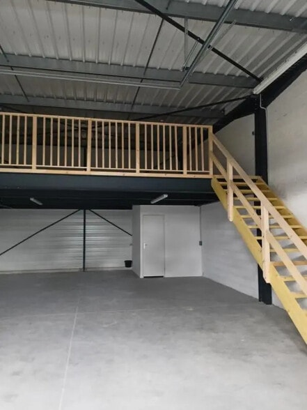 Local d'activités dans La Teste-de-Buch à vendre - Photo de l’immeuble – Image 2 sur 2