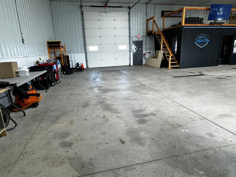 885 Wales Dr, Hartville, OH à louer - Photo de l’immeuble – Image 2 sur 7