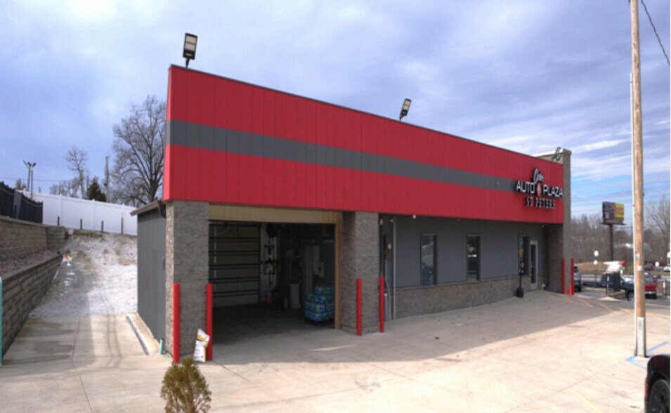 8116 Veterans Memorial Pky, Saint Peters, MO à vendre - Photo de l’immeuble – Image 2 sur 4
