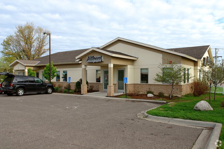 1320 County Road D E, Maplewood, MN à vendre - Photo de l’immeuble – Image 2 sur 3