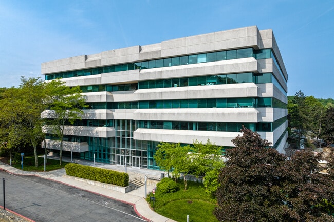 Plus de détails pour 565 Taxter Rd, Elmsford, NY - Bureau à louer