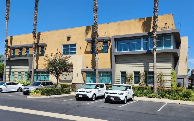 14738 Pipeline Ave, Chino Hills, CA à louer - Photo de l’immeuble – Image 2 sur 19