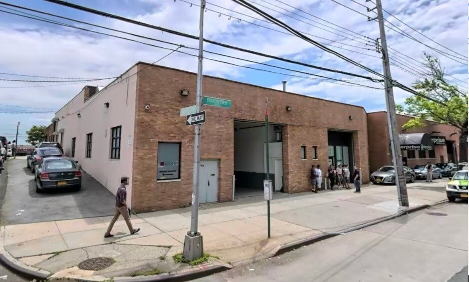 1968 Eastchester Rd, Bronx, NY à louer - Photo de l’immeuble – Image 2 sur 5