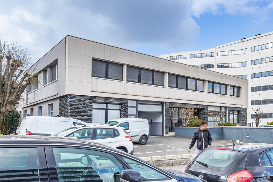 Local d’activités dans Nanterre à louer - Photo de l’immeuble – Image 2 sur 2