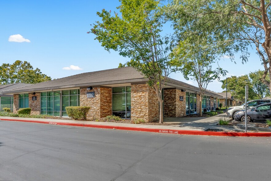 1930 Del Paso Rd, Sacramento, CA à vendre - Photo de l’immeuble – Image 1 sur 39