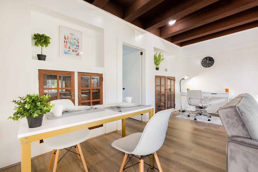 400 Lagunitas Ave, Oakland, CA à vendre - Photo de l’immeuble – Image 3 sur 11