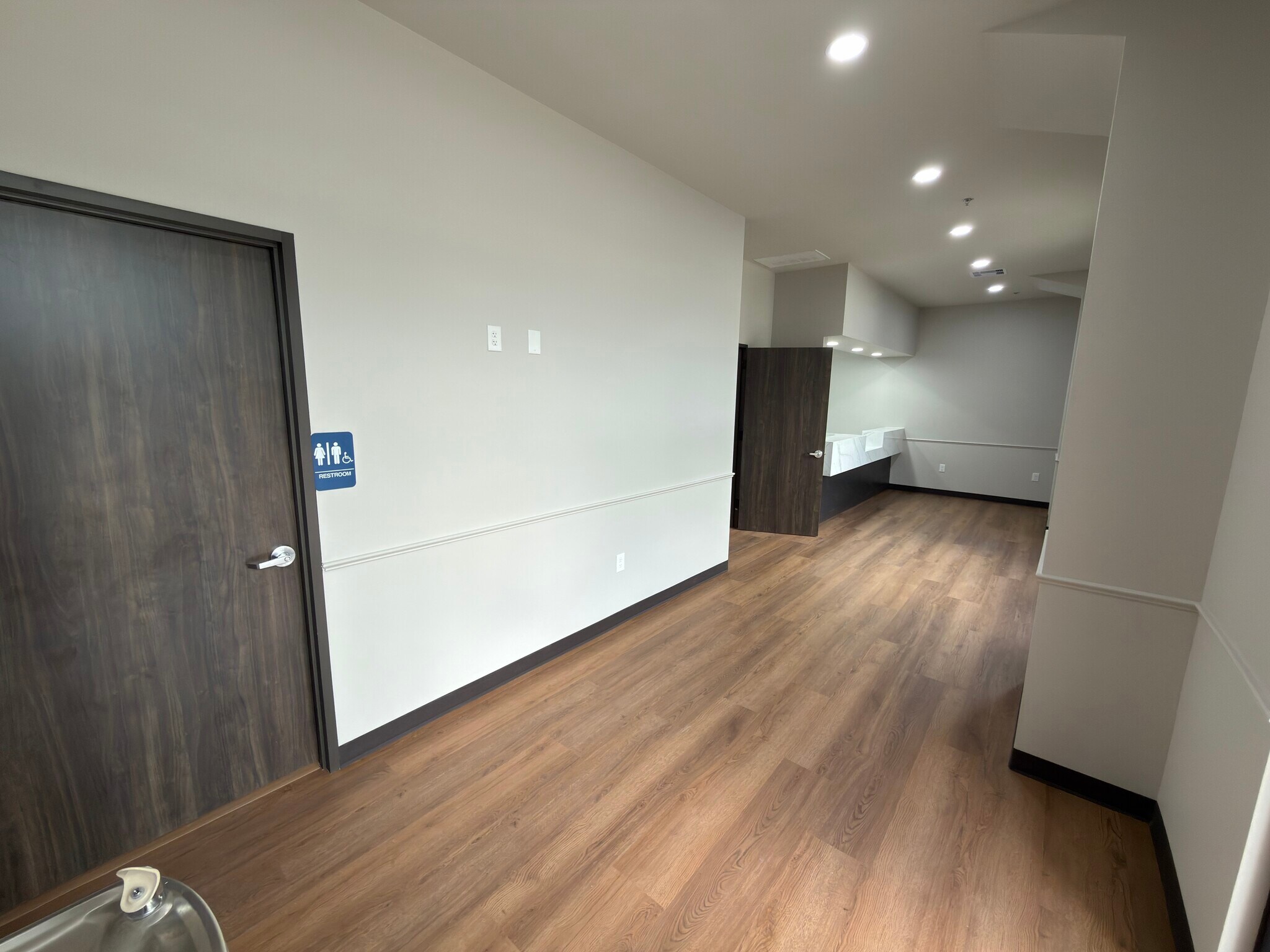 1311 W Parkwood Ave, Friendswood, TX à louer Photo intérieure– Image 1 sur 28