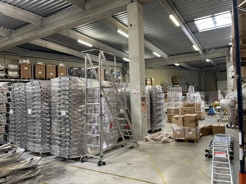 Local d’activités dans Saint-Jean-de-Védas à louer - Photo de l’immeuble – Image 2 sur 5