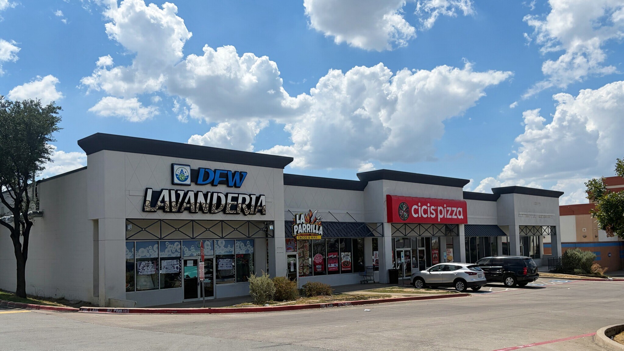 4398 I-30 Hwy, Dallas, TX à louer Photo de l’immeuble– Image 1 sur 5