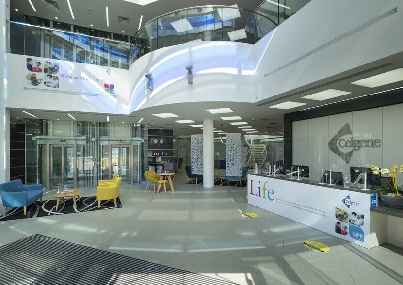 1 Longwalk Rd, Uxbridge à louer - Photo intérieure – Image 3 sur 8