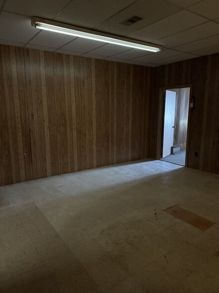 225 S Main St, Mcgregor, TX à louer - Photo de l’immeuble – Image 3 sur 9