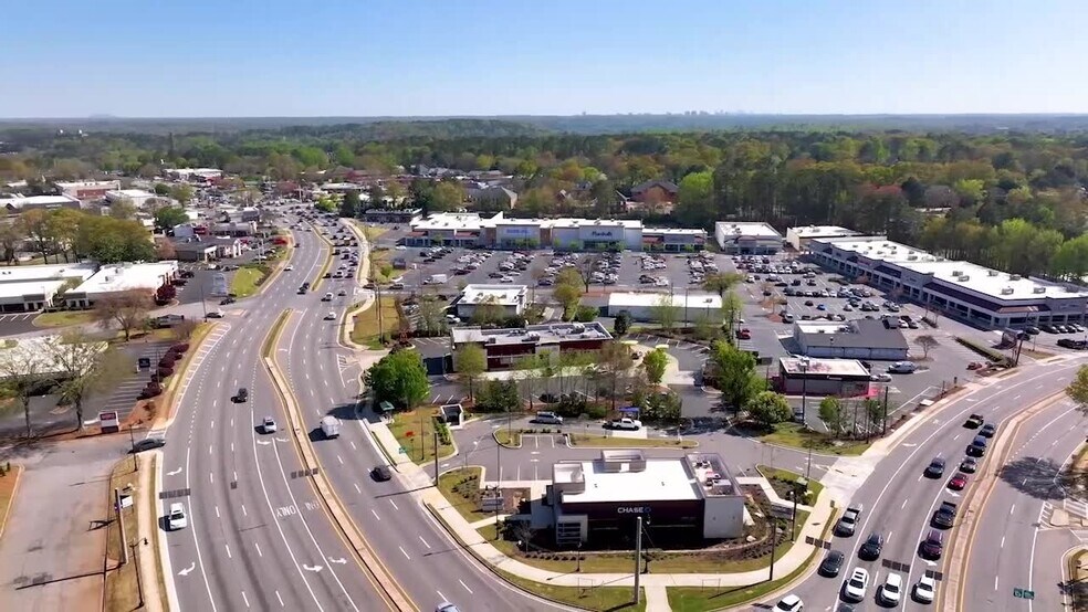 593-659 Holcomb Bridge Rd, Roswell, GA à louer - Vidéo sur l’annonce professionnelle – Image 2 sur 11