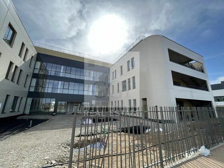 Bureau dans Genas à louer - Photo de l’immeuble – Image 3 sur 5