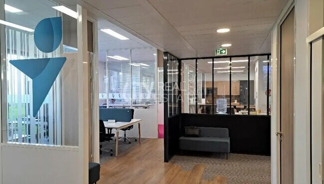 Plus de détails pour Bureau à louer