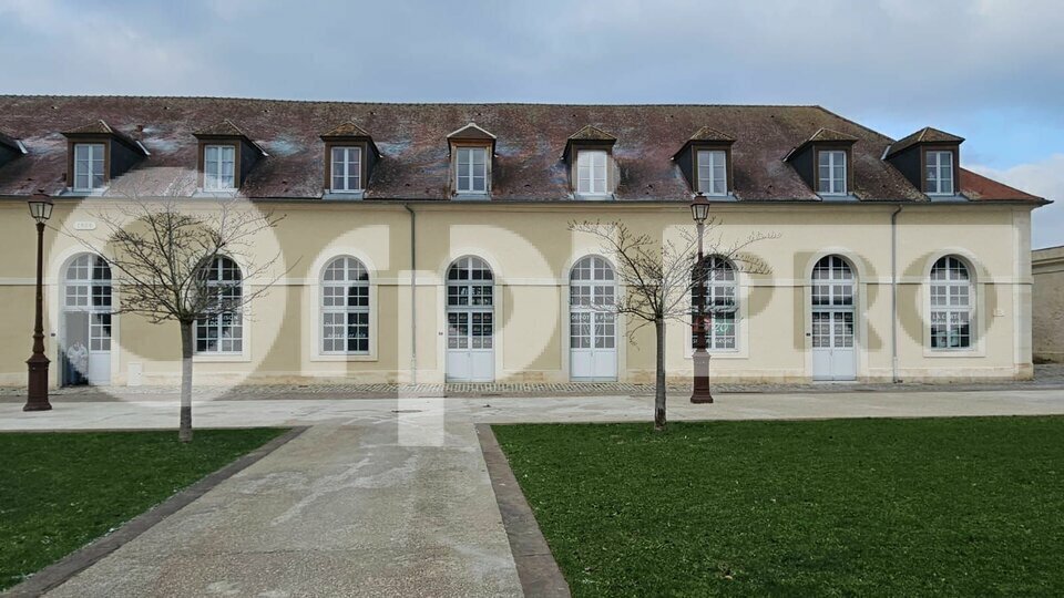 Local commercial dans Compiègne à louer - Photo de l’immeuble – Image 2 sur 3
