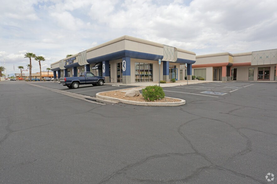 4296 S Durango Dr, Las Vegas, NV à vendre - Photo de l’immeuble – Image 2 sur 4