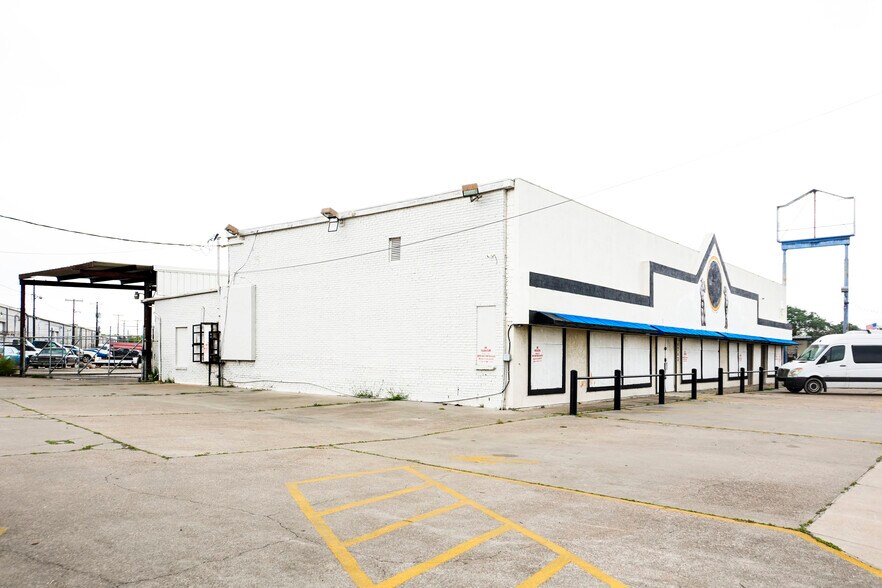 4243 S Port Ave, Corpus Christi, TX à louer - Photo de l’immeuble – Image 2 sur 16