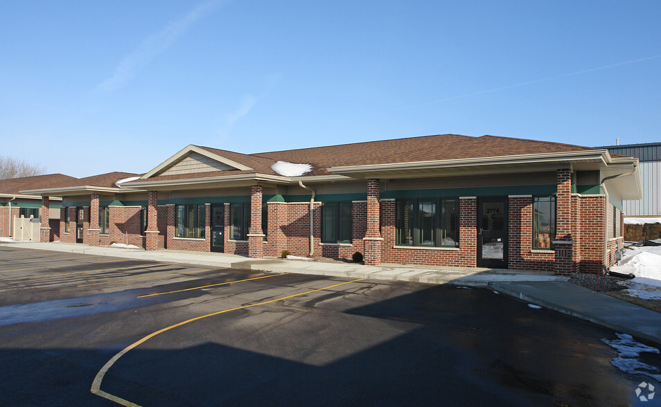 2774 Commerce Dr NW, Rochester, MN à louer - Photo de l’immeuble – Image 3 sur 17