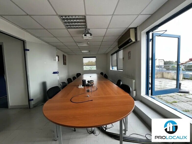 Bureau dans Creil à louer - Photo de l’immeuble – Image 2 sur 12