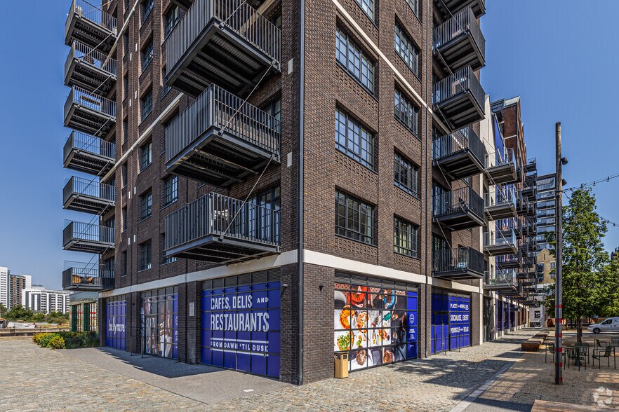 78 Orchard Pl, Londres à louer - Photo de l’immeuble – Image 3 sur 4