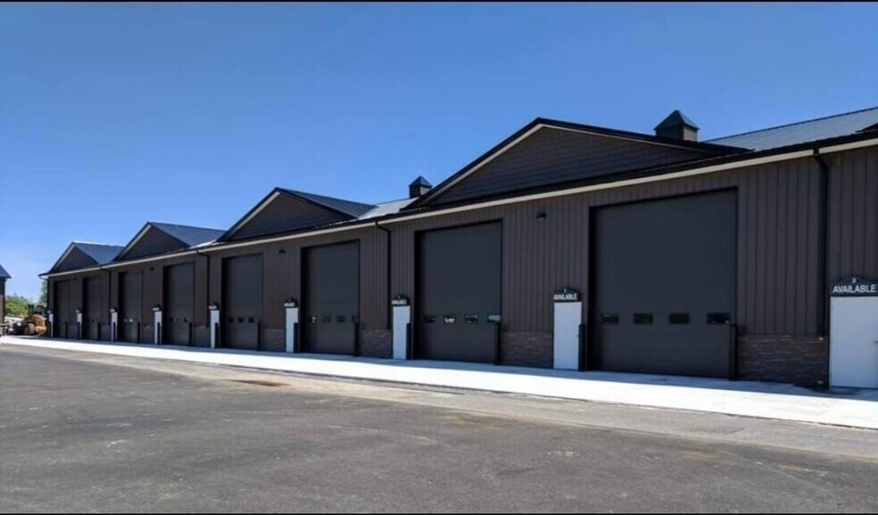 5900 Plastermill Rd, Farmington, NY à louer - Photo de l’immeuble – Image 2 sur 6