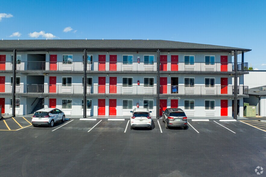 4736 W Irlo Bronson Memorial Hwy, Kissimmee, FL à louer - Photo de l’immeuble – Image 3 sur 18