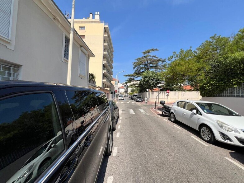 18 Rue Louis Nouveau, Cannes à louer - Photo de l’immeuble – Image 2 sur 6