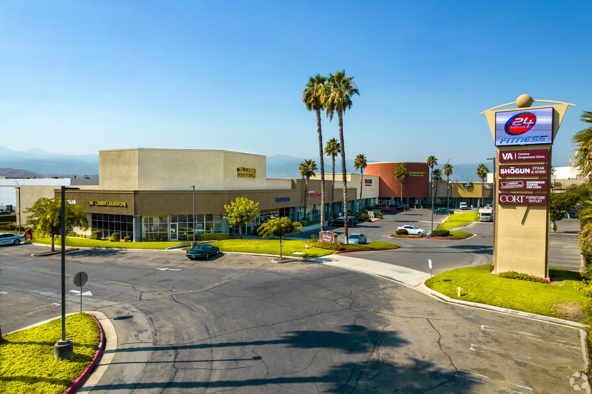 275-280 Teller St, Corona, CA à louer Photo de l’immeuble– Image 1 sur 8