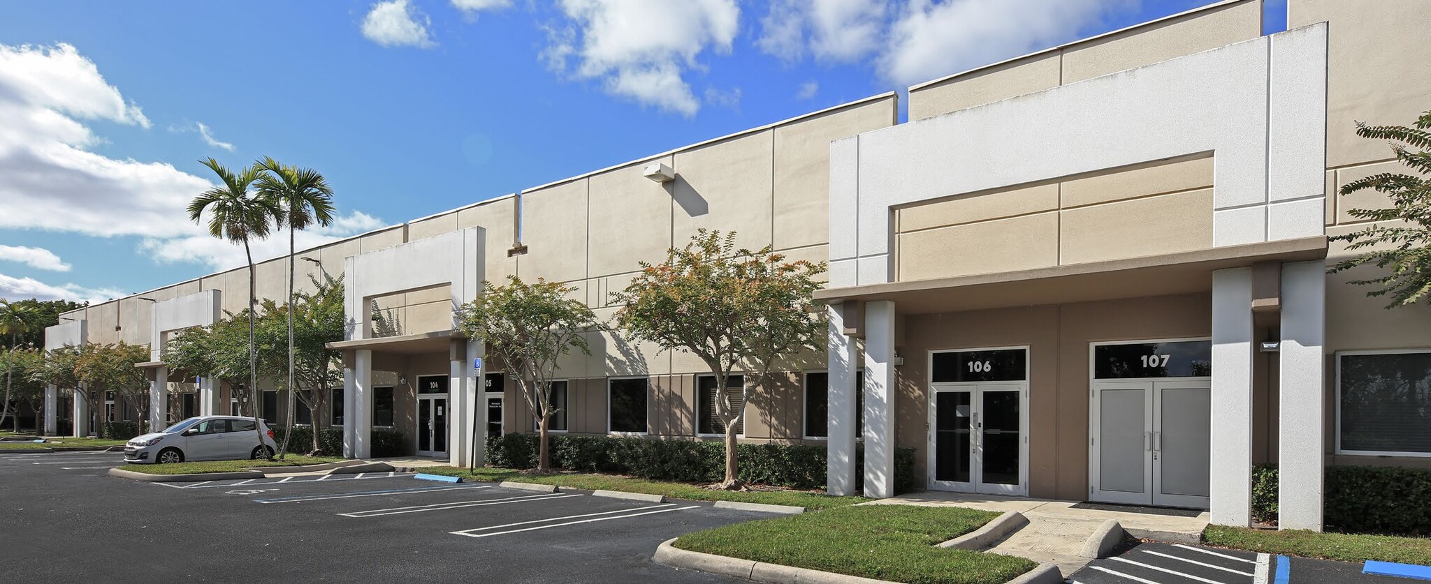 6535 Nova Dr, Davie, FL à louer Photo de l’immeuble– Image 1 sur 2